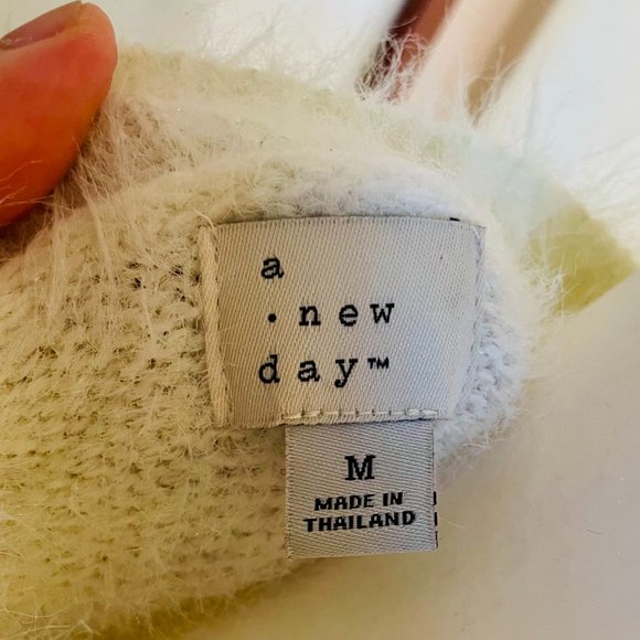 White fuzzy crewneck women's sweater, size medium - Picture 5 of 5